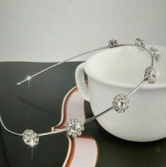 NEW SILVER AND CRYSTAL HEADBAND - Picture 4 of 4